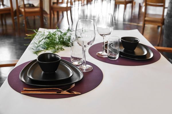 Сервировочная салфетка из натуральной кожи фигурная 36х42 см, цвет сливовый, NUPO LIND DNA 981044