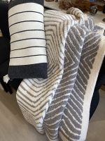 Плед Barefoot Dreams CC ASSCHER 137х183, рисунок геометрия, кремовый с серым, трикотаж, 100% полиэс