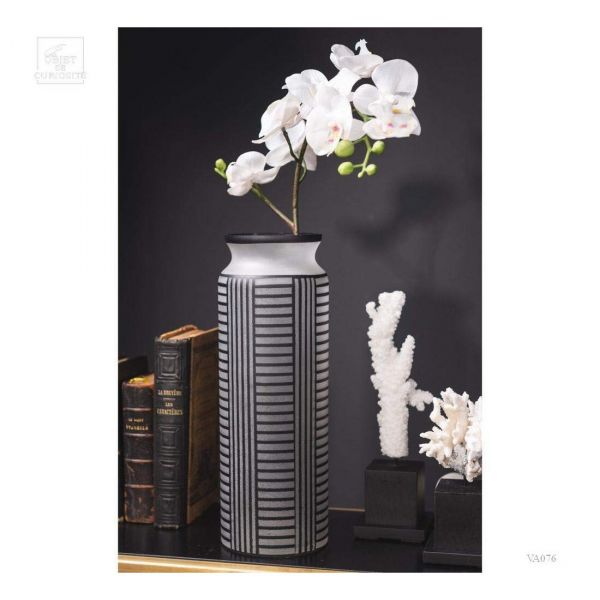 White frosted vaseВаза, стекло диам 10 Н28 см