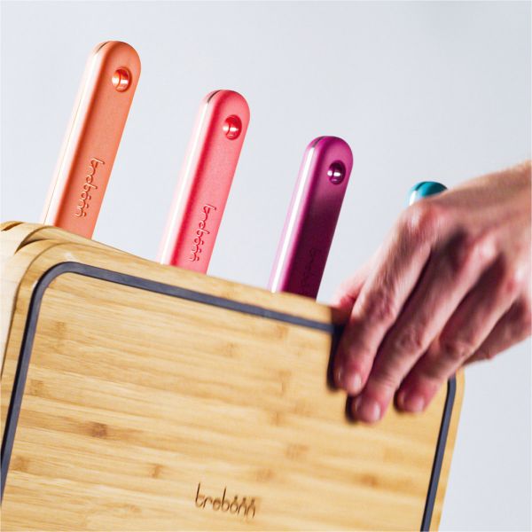 Набор кухонный 6 предметов: 4 ножа в подставке, доска разделочная из бамбука, 30х20 см, Chopping boards and Knives TREBONN