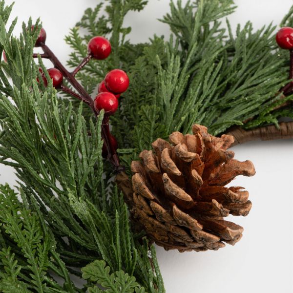 Венок декоративный 15/38 см, пластик/пенопласт, Шишки и красные ягоды, Interior natural
