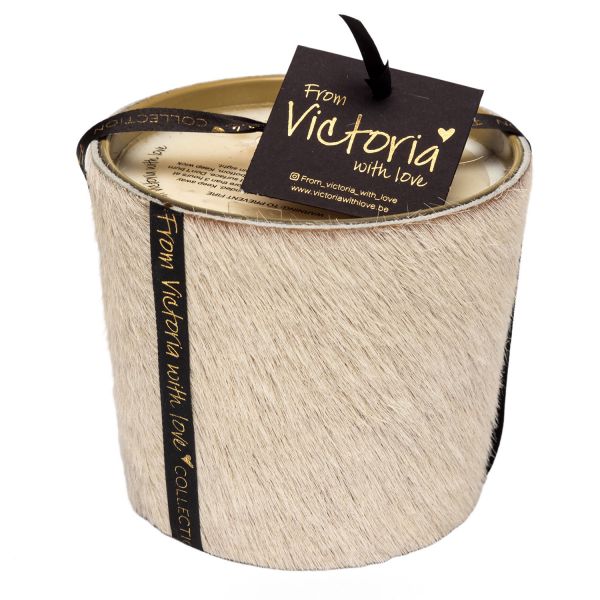 Свеча ароматическая Victoria with Love Hairy white 400гр