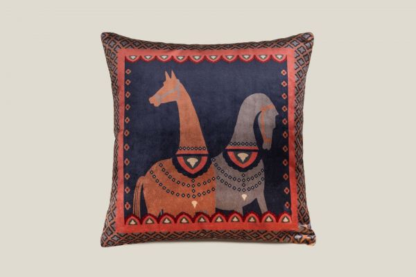 Подушка HORSE BLUE 50х50 см, велюр, полиэстер, начинка конфорель HORSEBLUE_50 FRATI HOME
