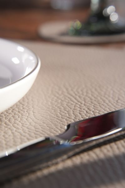 Подстановочная салфетка фигурная из натуральной кожи, серый 37x44 см + подстаканник VERO