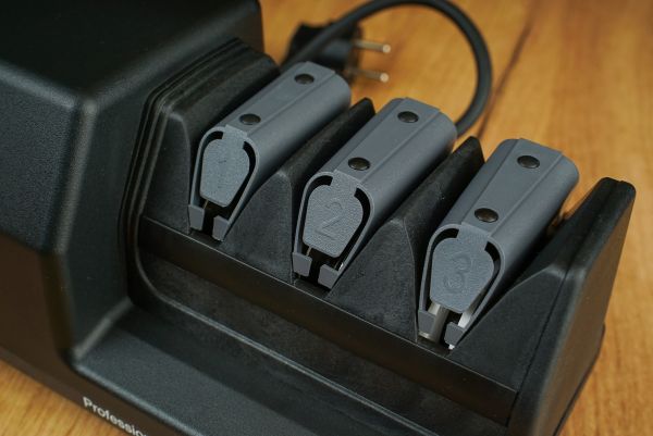 Точилка электрическая профессиональная для заточки ножей, пластиковый корпус, Chef'sChoice CH/2100Bl
