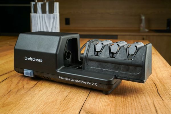 Точилка электрическая профессиональная для заточки ножей, пластиковый корпус, Chef'sChoice CH/2100Bl
