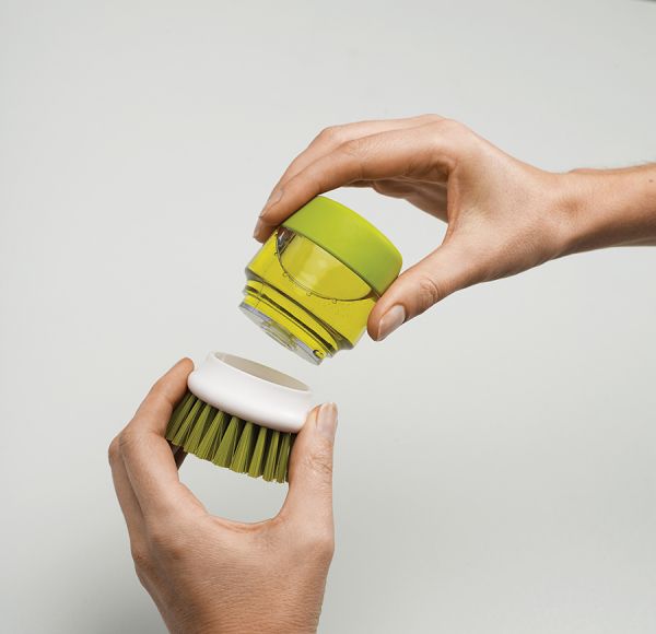 Щетка с дозатором моющего средства Palm Scrub™ серая