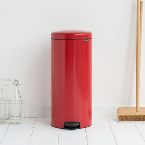 Мусорный бак с педалью newIcon 30 л пламенно-красный