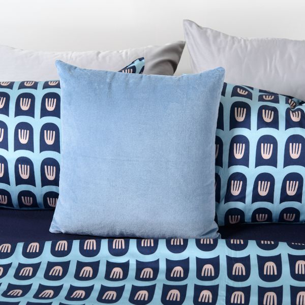 Подушка декоративная из хлопкового бархата светло-синего цвета из коллекции Essential 45х45 см