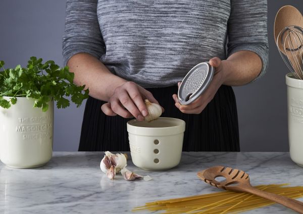 Емкость для хранения чеснока Innovative kitchen с теркой