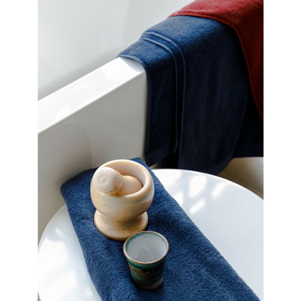 Полотенце банное темно-синего цвета из коллекции Essential, 70х140 см TK18-BT0013