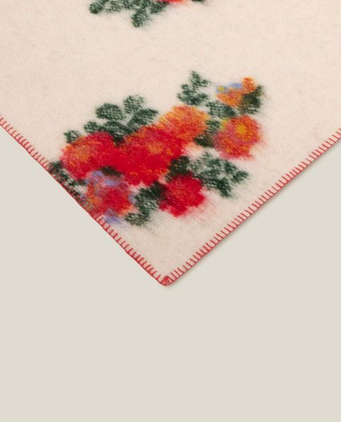 Плед MARY FLOWER WHITE 150x200 см см шерсть 55% полиэстер 45%, 1070г FRATI HOME

