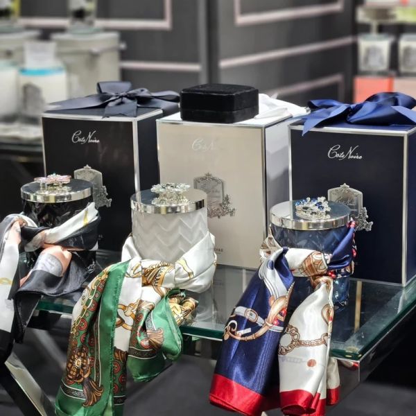 Свеча большая Navy&Silver, синий с серебром, крышка с брошкой корона, платок, 600 гр,