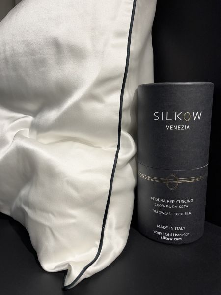 Наволочка Silkow Venezia 50х80, кант темно-синий, малбери шелк, плотность 22 момми