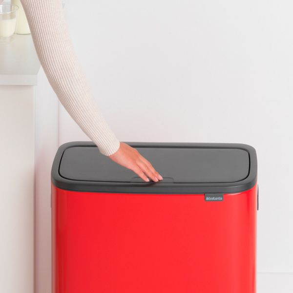 Мусорный бак Brabantia BO TOUCH BIN 2x30 л цвет пламенно-красный 