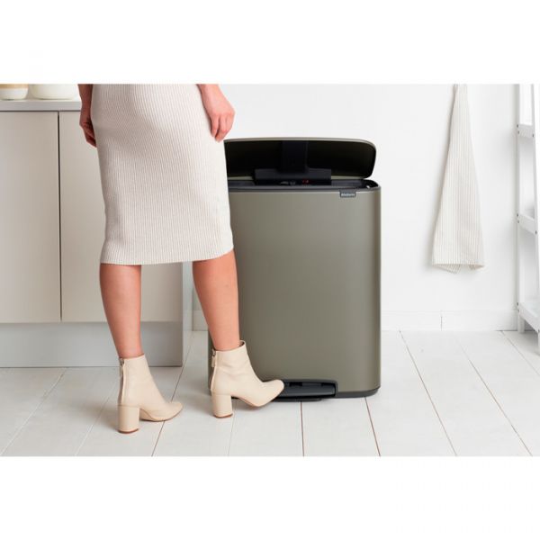 Мусорный бак Brabantia BO PEDAL BIN 60 л цвет платиновый 