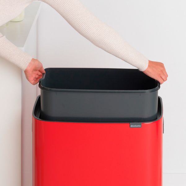 Мусорный бак Brabantia BO TOUCH BIN 60 л цвет пламенно-красный 