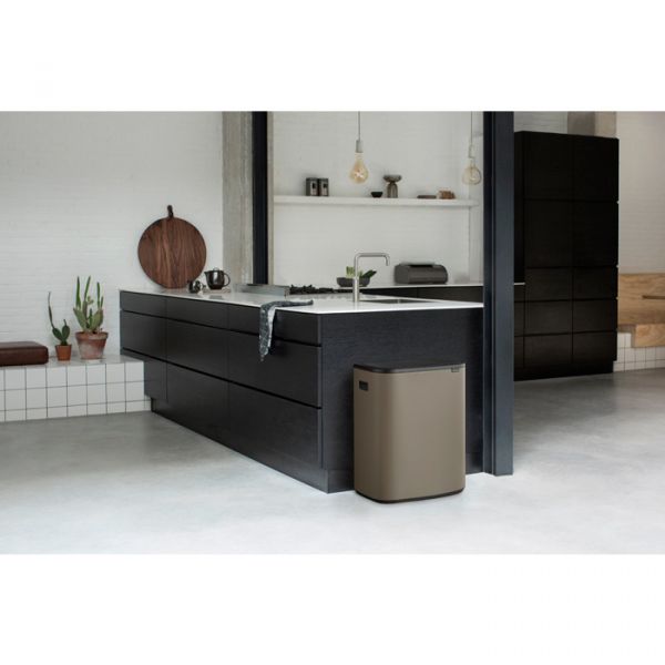 Мусорный бак Brabantia BO TOUCH BIN 60 л цвет платиновый 