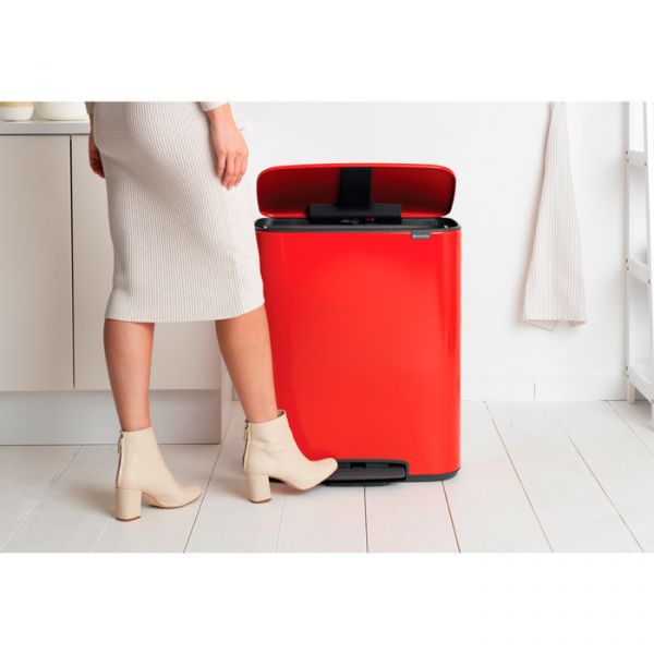 Мусорный бак Brabantia BO PEDAL BIN 2x30 л цвет пламенно-красный 