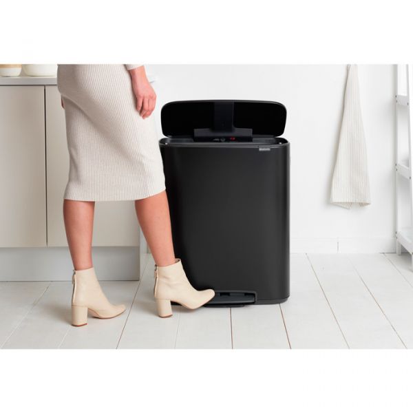 Мусорный бак Brabantia BO PEDAL BIN 60 л цвет черный матовый 