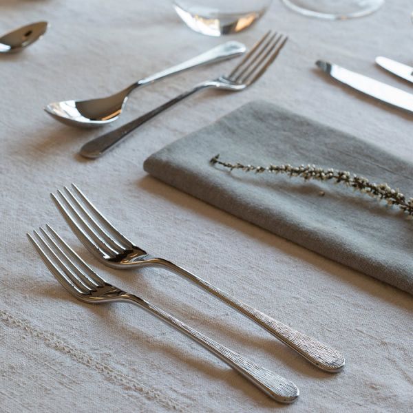 Набор столовых приборов ROBERT WELCH Skye на 6 персон 24 предмета SKYBR1099V/24