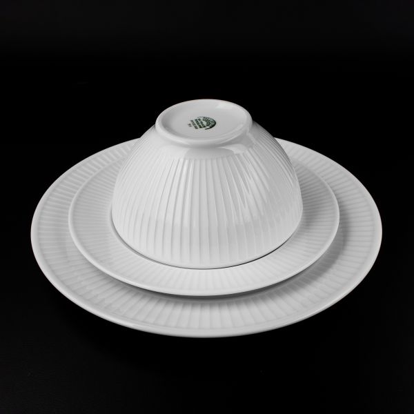 Тарелка закусочная 22 см белый фарфор PILLIVUYT Plisse 