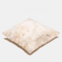 Подушка Alpaka YAKU WHEAT LIGHT BEIGE мех альпаки, 40х40 цвет светло-бежевый, начинка конфорель, оборотная сторона ткань 100% беби альпака