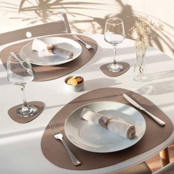 Подстановочная салфетка фигурная 37х44 см, натуральная кожа, tobacco SKINNATUR