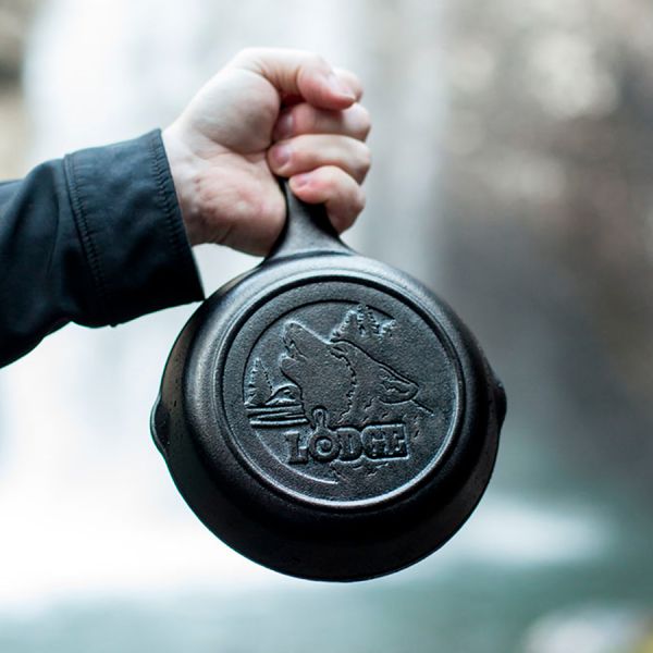 Сковорода чугунная wildlife 'Волк' 16 см Lodge