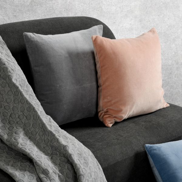 Подушка декоративная из хлопкового бархата цвета пыльной розы из коллекции Essential 45х45 см