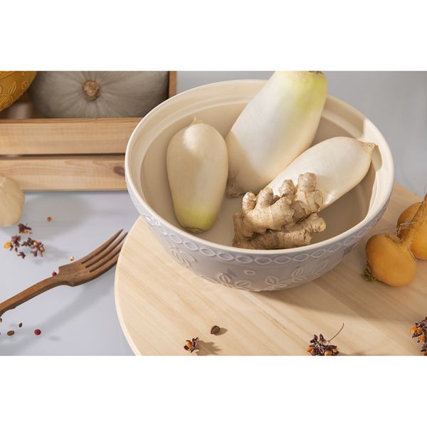 Миска серого цвета с рельефным узором Ягоды Тайги из коллекции russian north 2.8 л Tkano