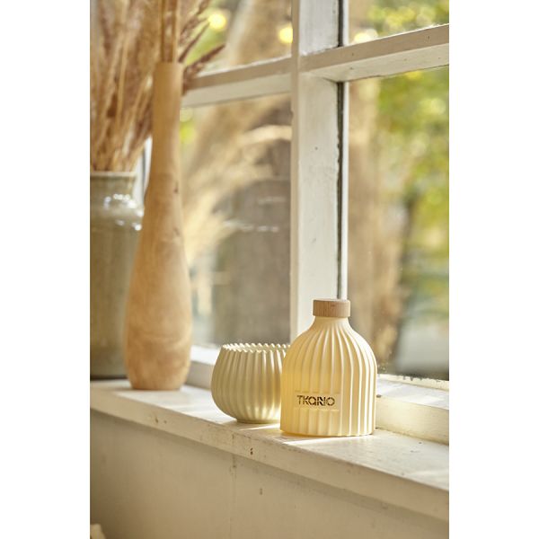 Свеча ароматическая vetiver & black cypress из коллекции edge, бежевый, 30 ч Tkano