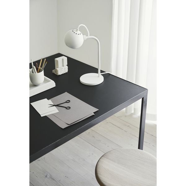 Лампа настольная ball 24х34 см белая матовая