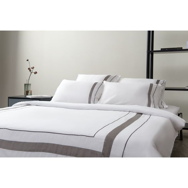 Комплект постельного белья из сатина белого цвета с серым кантом из коллекции essential 200х220 см
