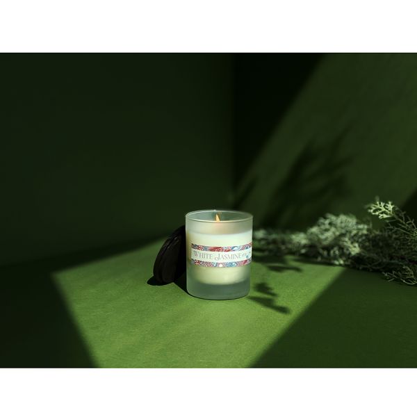 Свеча ароматическая enchanted forest Белый жасмин 40 ч