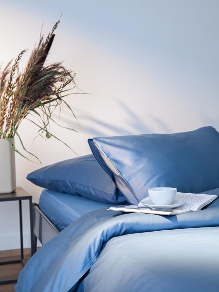 Простыня на резинке из премиального сатина джинсово-синего цвета из коллекции essential,  180х200х30 см Tkano