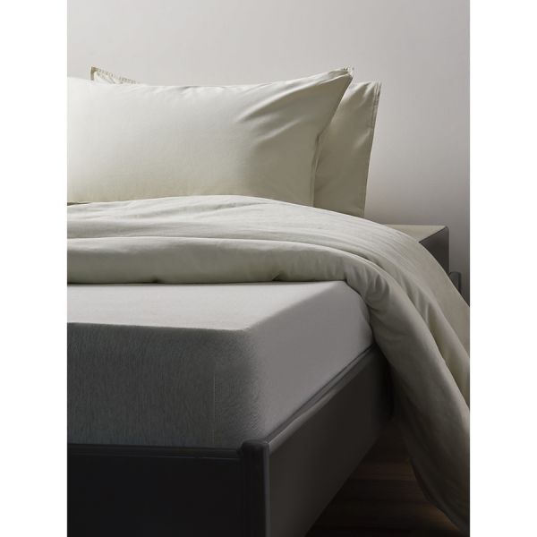 Простыня на резинке из хлопкового трикотажа серо-бежевого цвета из коллекции essential Tkano