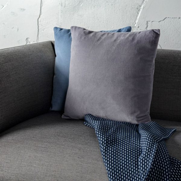 Подушка декоративная из хлопкового бархата серого цвета из коллекции essential, 45х45 см Tkano