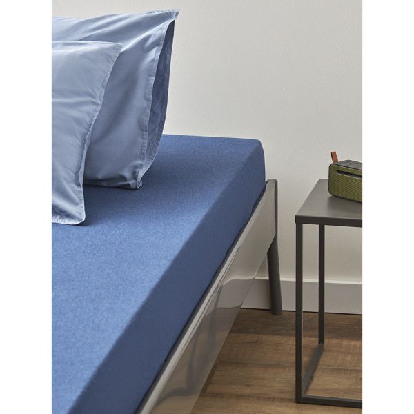 Простыня на резинке из хлопкового трикотажа темно-синего цвета из коллекции essential Tkano