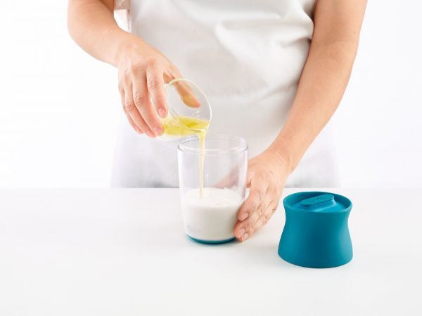 Шейкер для блинов LEKUE красный 