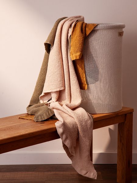 Полотенце банное из умягченной вафли цвета охры из коллекции essential, 70x140 см Tkano