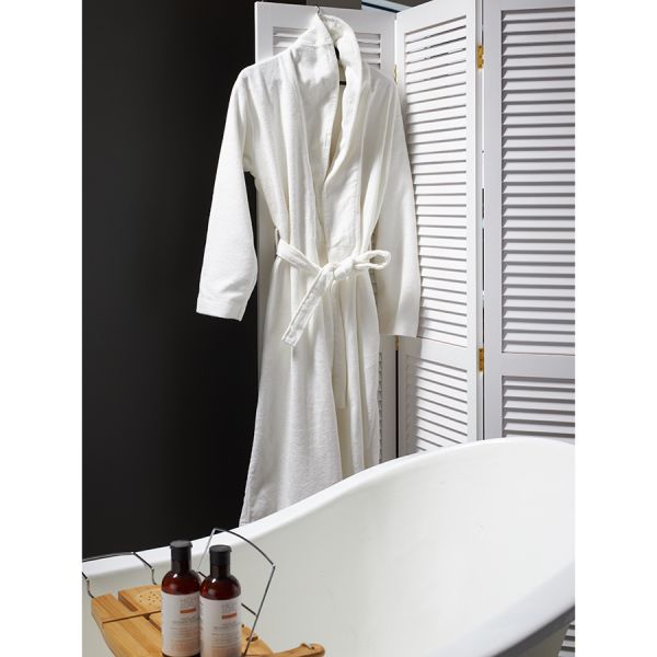 Халат махровый из чесаного хлопка белого цвета из коллекции essential, размер m Tkano