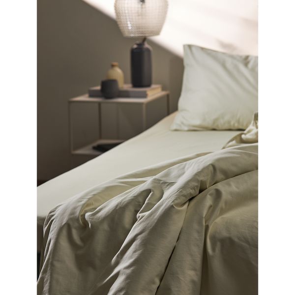 Простыня из сатина серо-бежевого цвета с брашинг-эффектом из коллекции essential Tkano