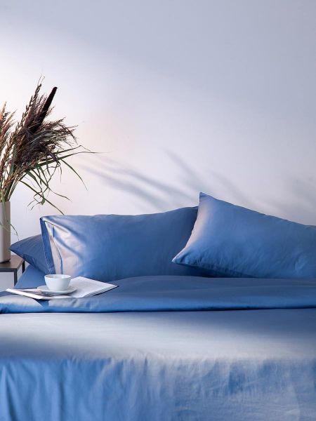 Простыня на резинке из премиального сатина джинсово-синего цвета из коллекции essential,  160х200х30 см Tkano