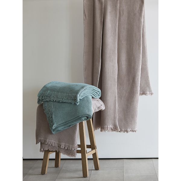 Покрывало вафельное из хлопка серо-бежевого цвета из коллекции essential, 230х250 см Tkano