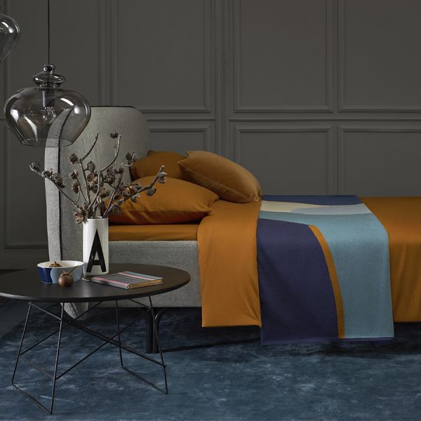 Плед из хлопка с авторским принтом синего цвета из коллекции freak fruit, 130х180 см Tkano