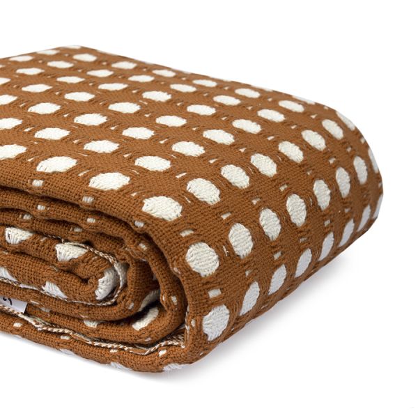 Покрывало из хлопка polka dots карамельного цвета из коллекции essential, 180х250 см Tkano