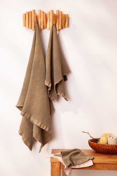 Полотенце банное из умягченной вафли цвета хаки из коллекции essential, 70x140 см Tkano