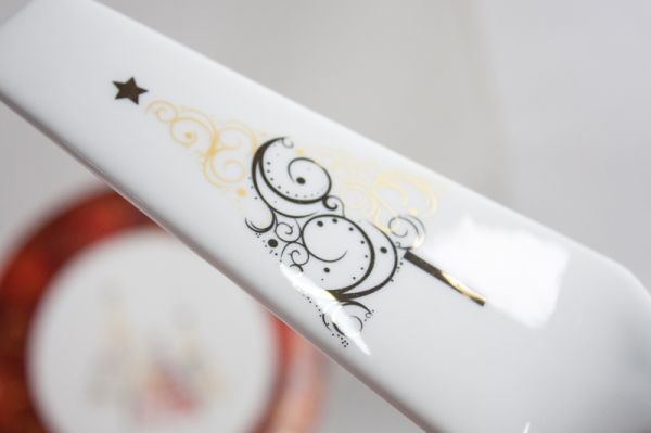 Блюдо для торта 27.5 см с лопаткой (красный), костяной фарфор, АККУ