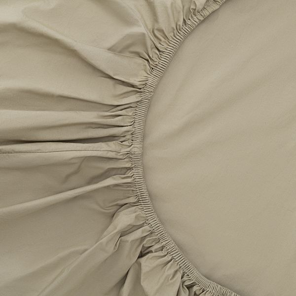 Простыня на резинке из стираного перкаля бежево-серого цвета из коллекции essential, 180х200х30 см Tkano